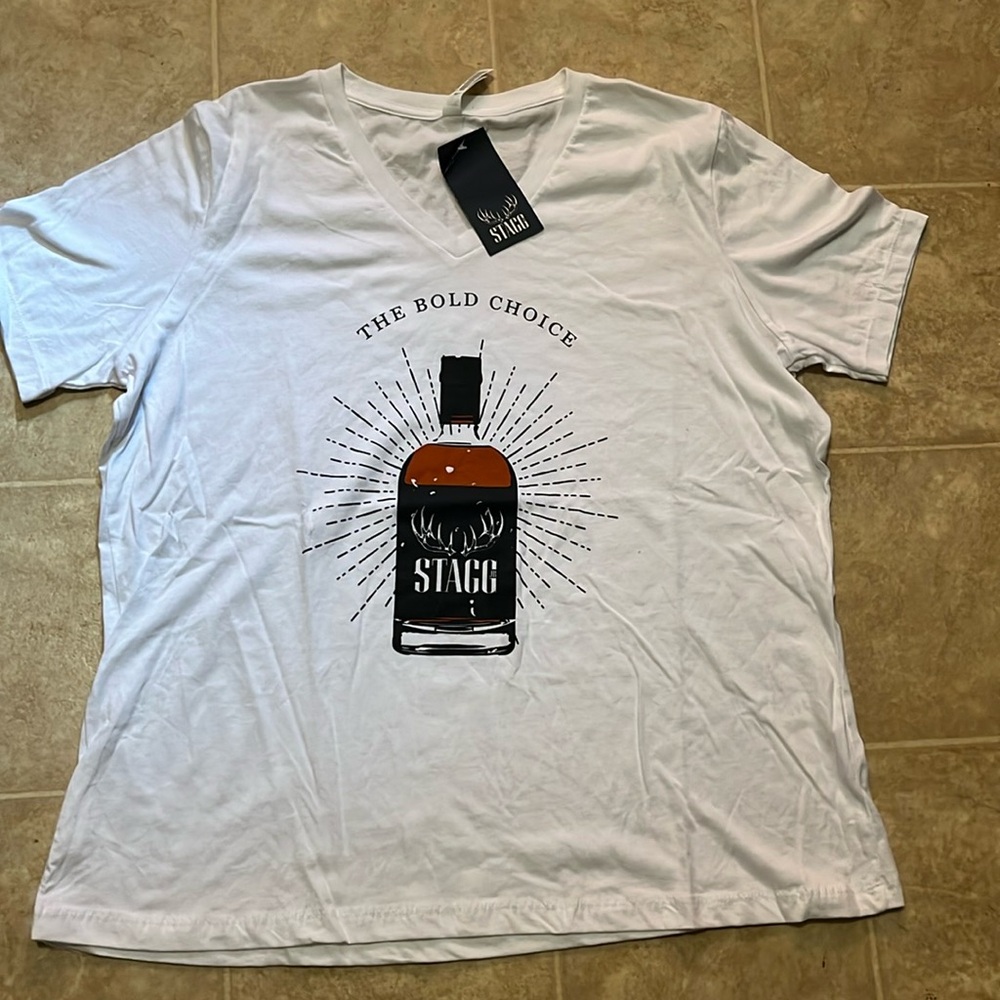 Red stagg by Jim Beam v neck short sleeve T NWT